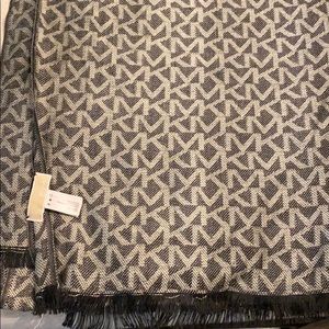 Large Michael Kors scarf
